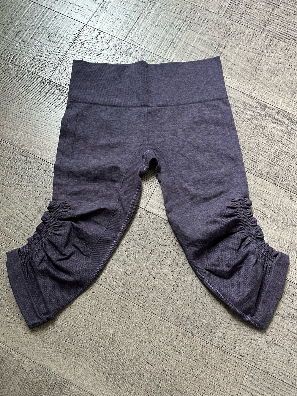Lululemon Gather & Crow Crop Heathered blue Ruched Capri Leggings Size 6